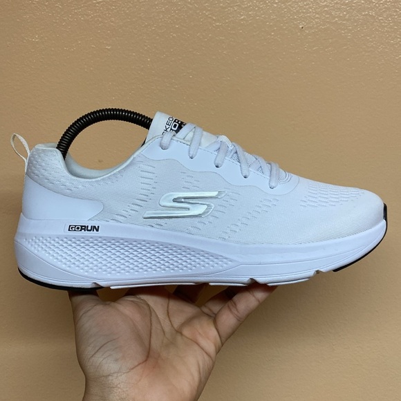 Skechers Go Run Elevate “White Black” - Picture 6 of 17